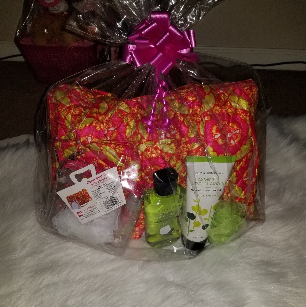 Brand new Travel bag gift set